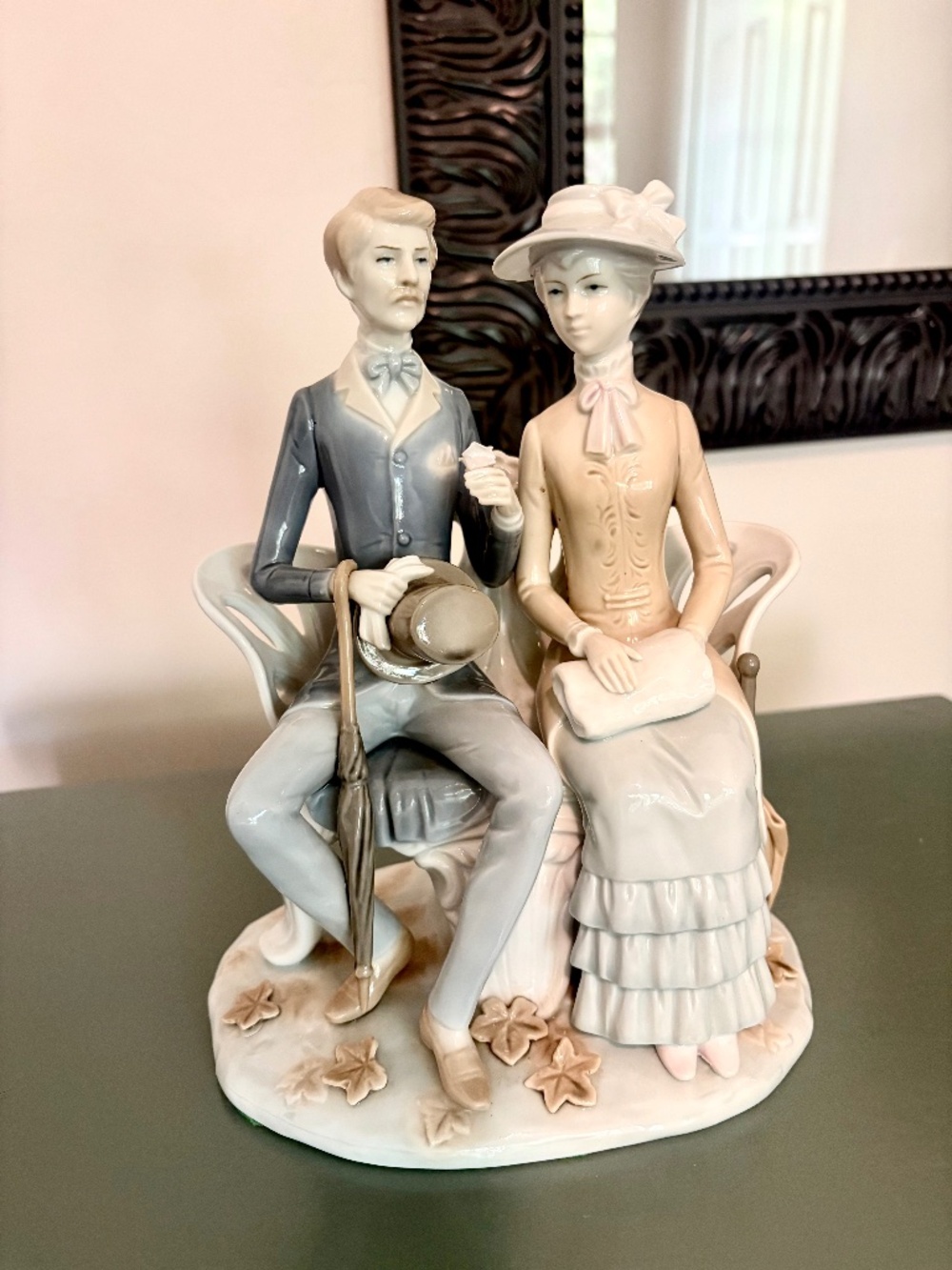 Lladró 1274 Lovers in the Park Couple on Park Bench MINT Condition